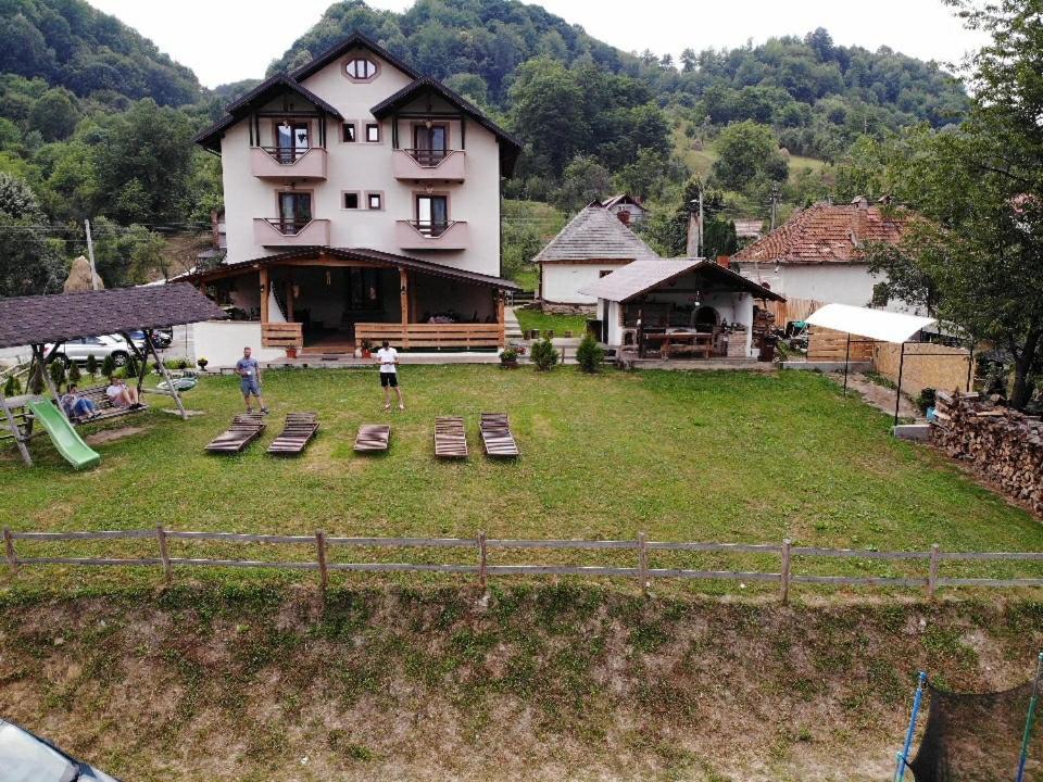 Heaven Guesthouse Корбени Екстериор снимка