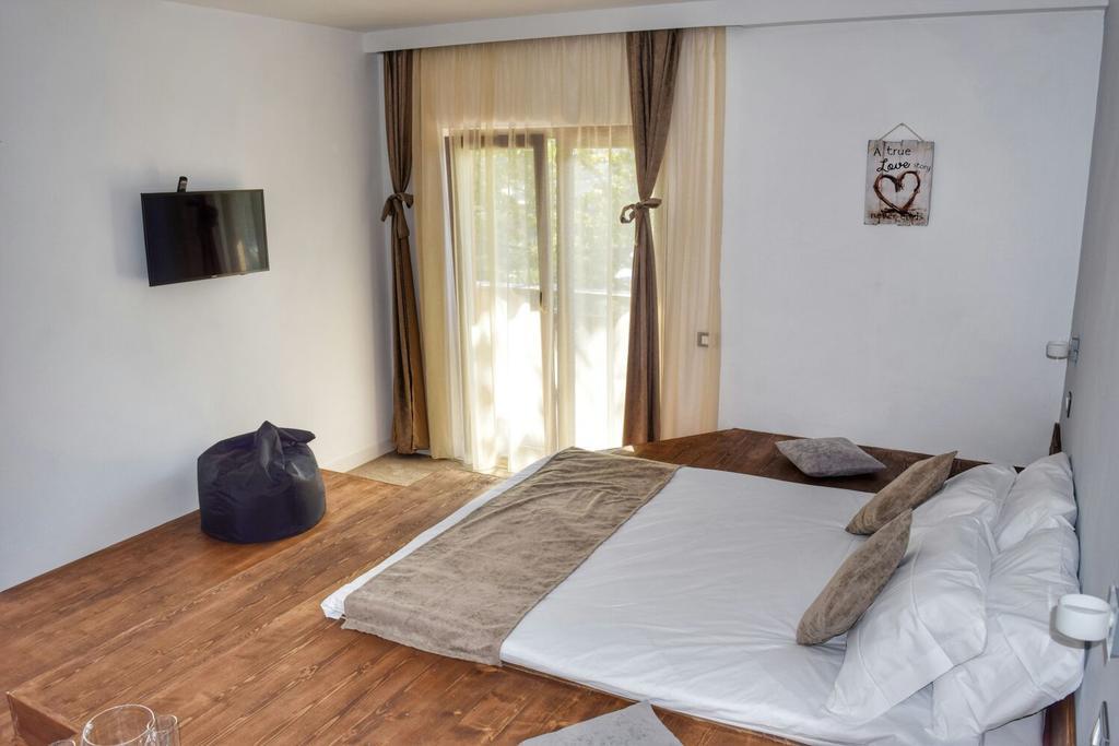 Heaven Guesthouse Корбени Екстериор снимка